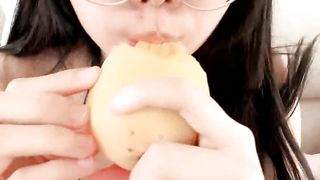 【69堂午夜视频】看着很清纯的骚妹子，放假在家直播赚外快，全程露脸蝴蝶骚逼特写展示，撅着屁股求草，自己抠穴浪叫呻吟好骚