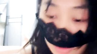 【69堂午夜视频】米亚同学还有两个充气女娃娃，撩骚互动揉奶抠逼淫声荡语，穿上黑丝情趣撩骚大哥激情让大哥压在身下爆草蹂躏(0)