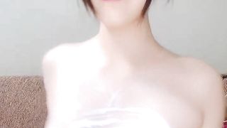 【69堂午夜视频】难得一见的美女宝贝深夜撩骚互动狼友，全程露脸乖巧可爱听狼友指挥脱光光玩弄骚逼洗澡诱惑跳蛋自慰呻吟可射