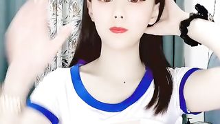 【69堂午夜视频】制服诱惑，高挑白皙妹子，漏奶装 乳头很粉的，大长腿想入非非