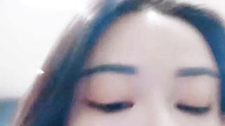 【69堂午夜视频】大奶肥臀无毛逼，全程露脸的小骚货跟大哥激情啪啪直播，深喉口交大鸡巴让大哥揉奶玩逼，各种体位爆草蹂躏