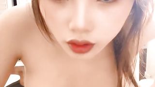 【69堂午夜视频】风骚学妹露脸直播赚生活费，淫声荡语互动听狼友指挥脱光光，揉奶玩逼自己抠自慰呻吟，表情好骚精彩不要错过