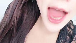 【69堂午夜视频】风骚御姐黑丝情趣全程露脸激情大秀，道具抽插骚穴，淫声荡语不断，高潮冒白浆，各种诱惑狼友精彩刺激不断