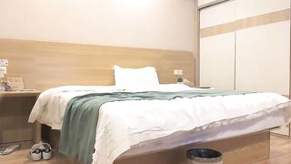 【69堂午夜视频】骚气长腿妹子被狂操 淫蕩的哇哇大叫