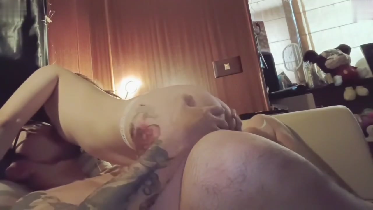 【69堂午夜视频】你都偷玩我屁股塞着肛塞被干 配她羞嗲的声响真的是让人硬到爆