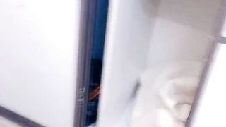 喂不饱的小妖精全程露脸跟大哥玩3P，让两哥轮流爆草干尿了，深喉口交大鸡巴多体位爆草蹂躏，骚穴特写好刺激