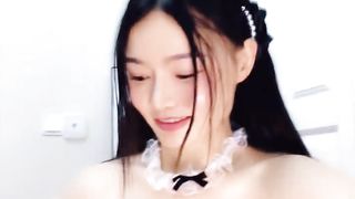 【69堂午夜视频】有气质的极品少妇，全露脸无毛白虎逼跟狼友撩骚互动，道具抽插骚穴特写展示，把自己搞喷了，精彩刺激别错过