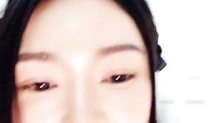 【69堂午夜视频】白丝露脸无毛逼微微小阿姨一个人精彩大秀直播，淫声荡语互动撩骚揉奶玩逼道具抽插，高潮喷水特写展示好刺激