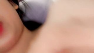 颜值不错的小少妇，水多尿也足全程露脸激情大秀，按摩棒道具双重蹂躏骚逼，高潮冒白浆， 特写展示淫语不断