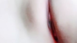 【69堂午夜视频】乖女儿又来了全程露脸跟妈妈一起大秀直播，被妈妈扒光了吃奶玩逼AV棒摩擦阴蒂，特写展示粉嫩还没几根毛毛