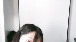 【69堂午夜视频】大奶母狗来了，露脸高颜值这是在跳裸体健身操吗，乖巧听话给小哥口交大鸡巴，抽着小烟自慰无毛白虎逼逼刺激