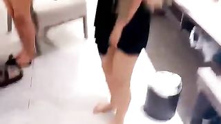 带两个妹子酒店玩双飞，全程露脸乖巧听话，床上床下轮着草两个骚逼，多体位蹂躏浪叫呻吟不止，精彩不要错过