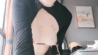 【69堂午夜视频】黑丝高跟极品骚母狗激情大秀，开档黑丝奶头上带着乳交，想母狗一样趴在地上舔奶口交大鸡巴，淫声荡语不断