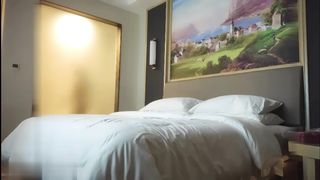 【69堂午夜视频】气质少妇胸好看看着A片把她干