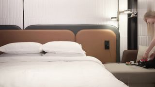 【69堂午夜视频】苗条妹子，屁股很翘被我顶的都不会叫了，有符文加持也没用照样干哭