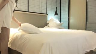 【69堂午夜视频】长腿御姐3000一炮男爵觉得不值，御姐自降逼价恳请留下