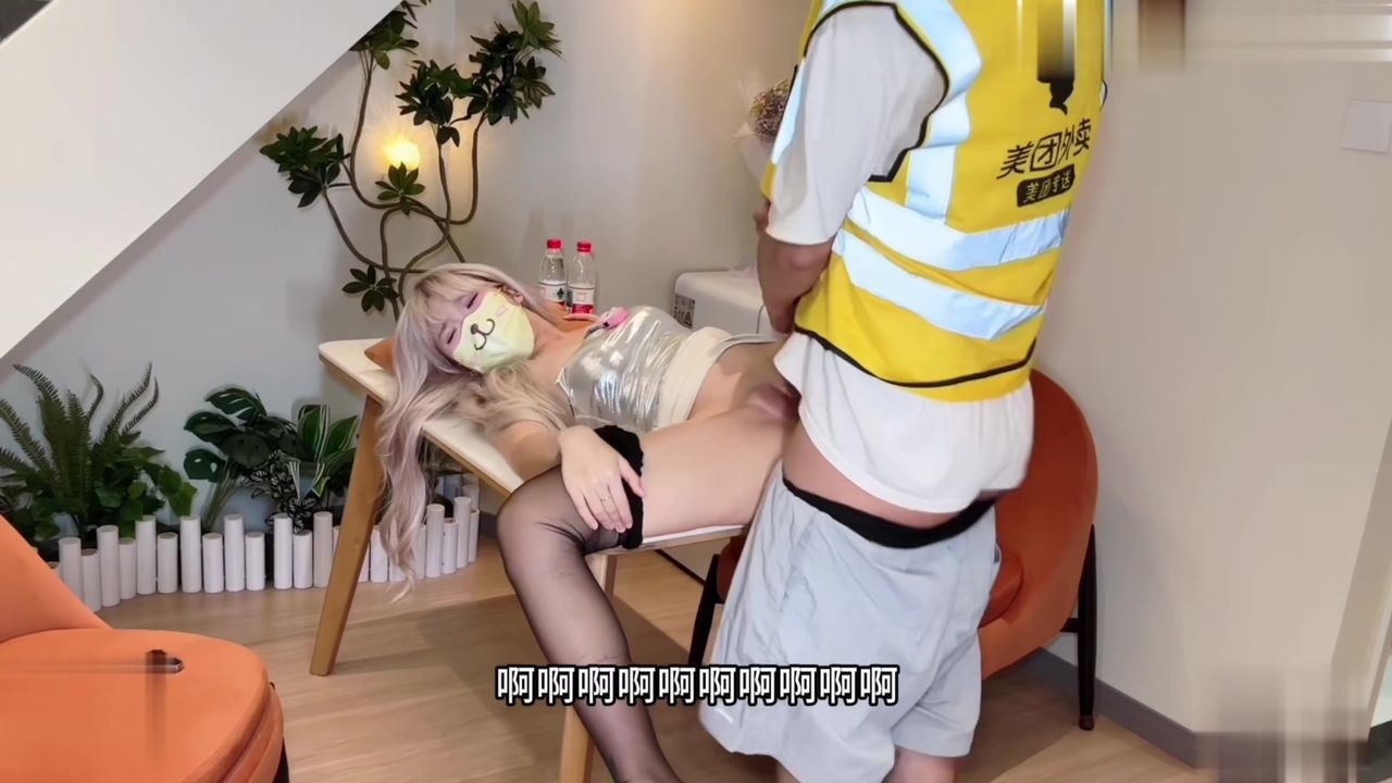 【69堂午夜视频】大肉棒在我的蜜穴里猛烈抽插 炙热的精液喷射满我的阴道