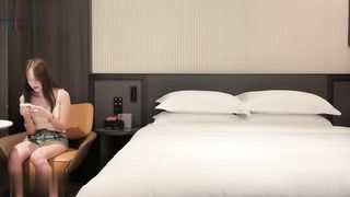 【69堂午夜视频】后边换了个夹子音JK妹子，黑丝加攻速夹子音叠暴击，中间偷偷拔套还差点被发现！