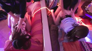 【69堂午夜视频】6P淫乱女警官大战SWAT特警队完美露脸高潮中出