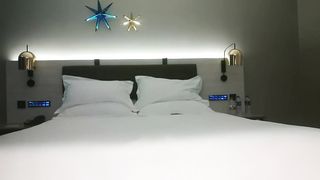 【69堂午夜视频】几万现金桌上摆清纯外围女乖巧听话