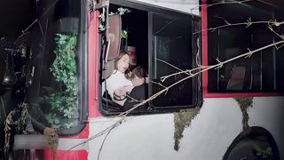 【69堂午夜视频】巴士性爱尤里潮吹