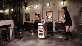 【69堂午夜视频】性爱理发小姐姐用身体服侍客人无套抽插骚穴简直太爽了