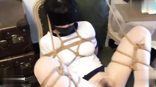 【69堂午夜视频】捆绑调教撕开母狗的白丝用炮机强制