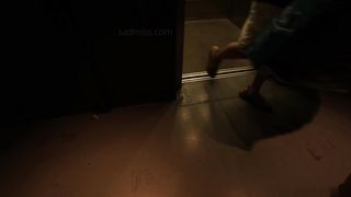 【69堂午夜视频】趁骚逼女友洗澡偷偷后入操翻她