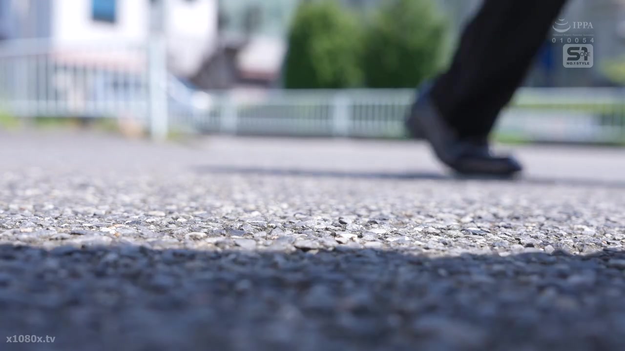 【69堂午夜视频】初到东京的女学生通勤途中遭遇痴汉