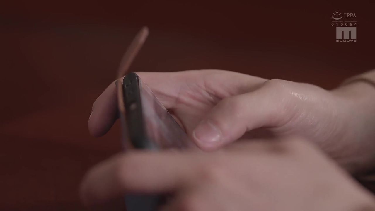 【69堂午夜视频】被监禁在讨厌的同学房间连小便都不允许的我