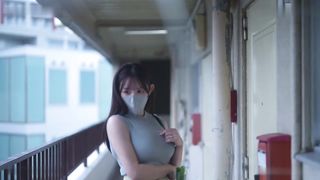 【69堂午夜视频】隔壁住着一位变态老男人，因长期揉捏乳头而开发出的睡夺美乳妻子