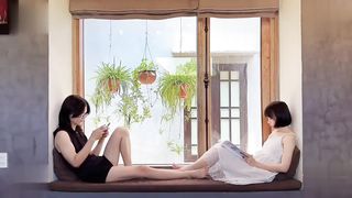 【69堂午夜视频】露脸嫩萝莉窗台打炮主动舔鸡巴抱起深插白浆被操出顺着腿流下来