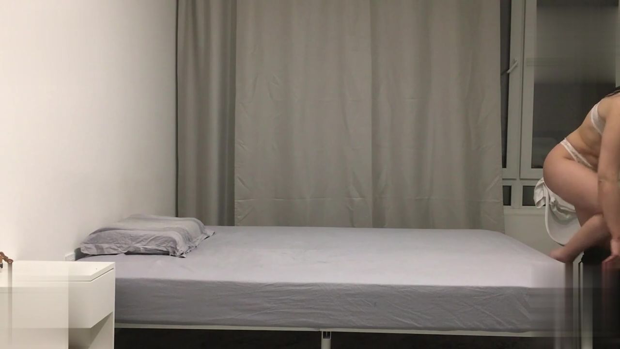 【69堂午夜视频】今天约了一位黑发老师身材均匀乳头敏感手感软嫩开始的无套口交差点被舔射急忙喊停狠狠干她