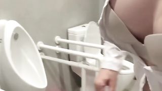 【69堂午夜视频】公共厕所勾引路人操逼粉嫩大鲍鱼涂满精液酱汁