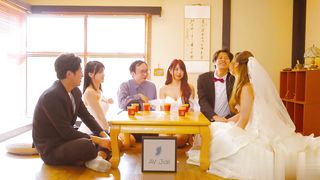 【69堂午夜视频】櫻櫻淫荡新娘婚礼派对在丈夫旁边被操了