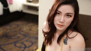 【69堂午夜视频】和巨乳少妇开房偷情看到年轻大鸡巴就想榨干
