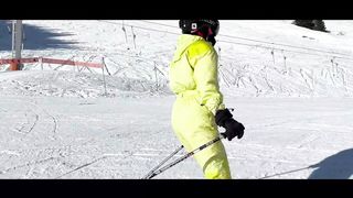 【69堂午夜视频】在雪山旅游和骚货交合射一身