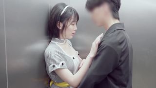 【69堂免费视频】神似豆包的台湾极品可爱萌妹客人请上我清纯日系百货电梯小姐工作态度懒散被经理指导一番