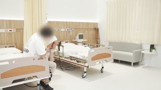【69堂午夜视频】我是護理師在病患面前與她前來探病的男友做愛